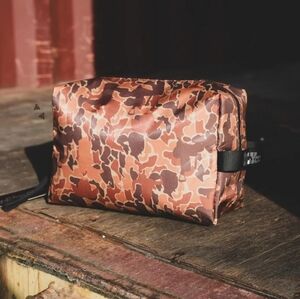 NWT 2 Fly Co. Western Camouflage Hat Boots, Saddle printed Toiletry Bag Large